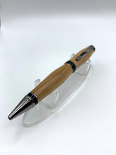 Load image into Gallery viewer, New York in Wine Barrel Oak on Black Titanium